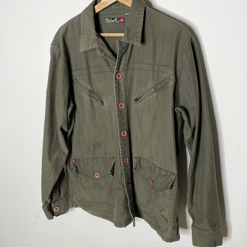 QuikSilver Army Green Jacket embroidered on back with arm Patches Sz Medium